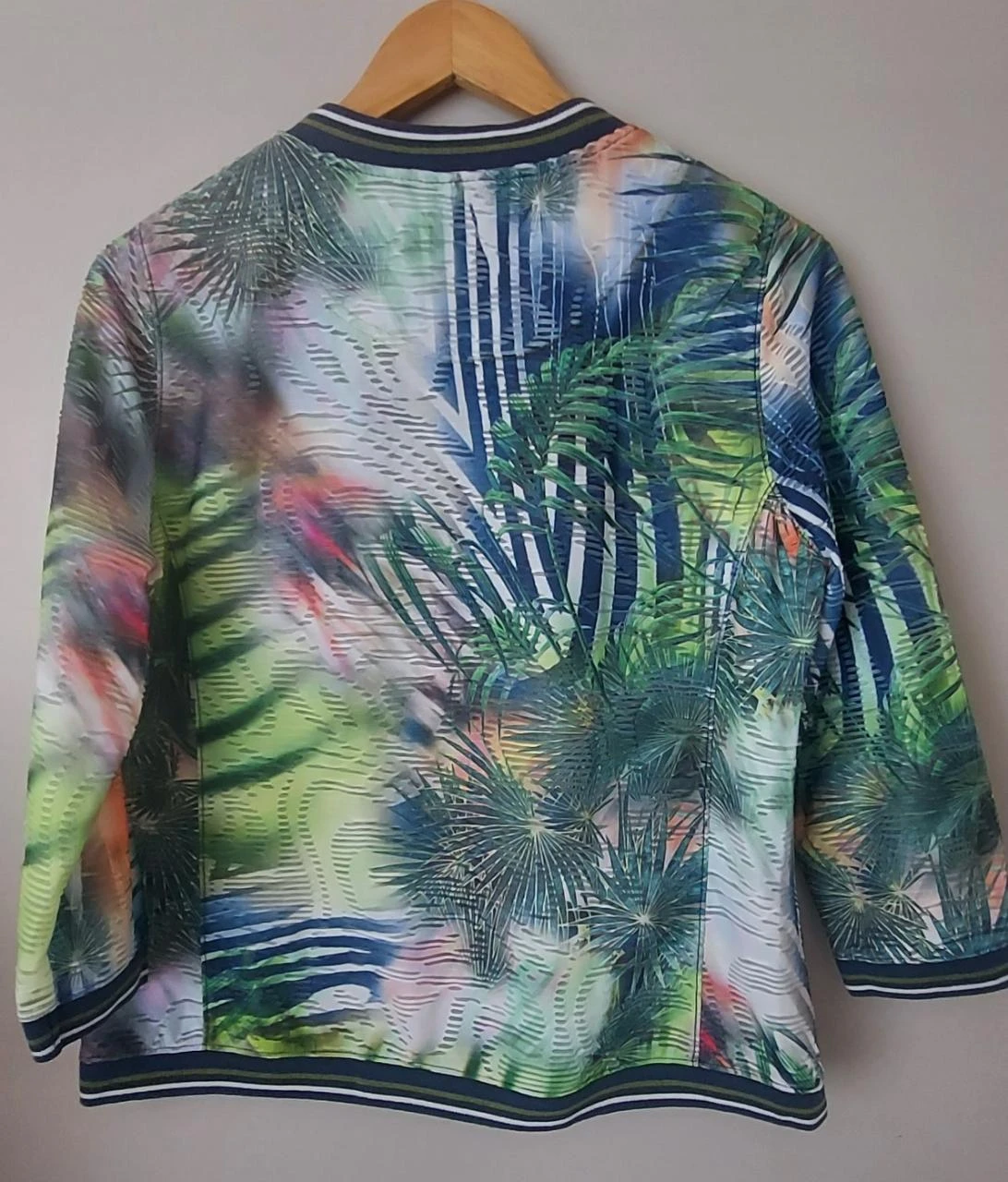 Sommer Mann Bomber Jacket with Tropical Print, size 40 – photo 3